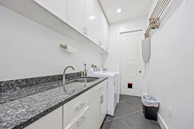 Building Photo - 873 S Atlantic Ave