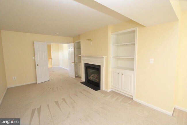 Building Photo - 13800 Custis Square