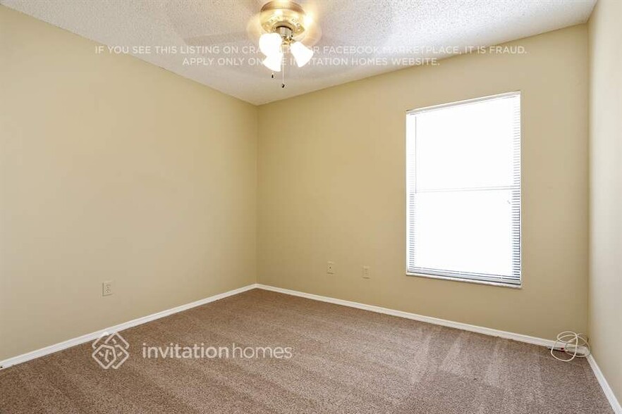 Building Photo - 901 Sandywood Dr