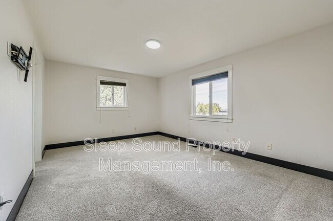 Building Photo - 4817 NE Holman St