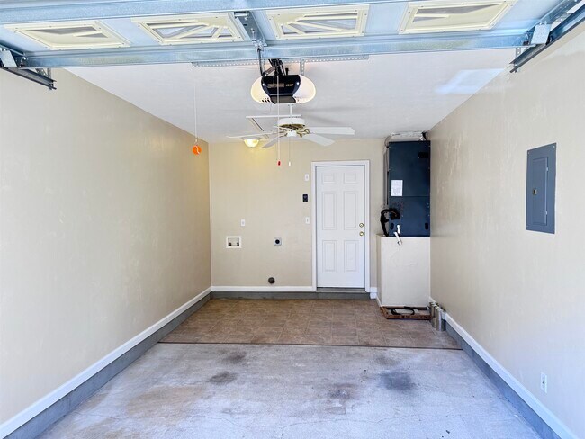 Building Photo - 1125 Mosswood Chase