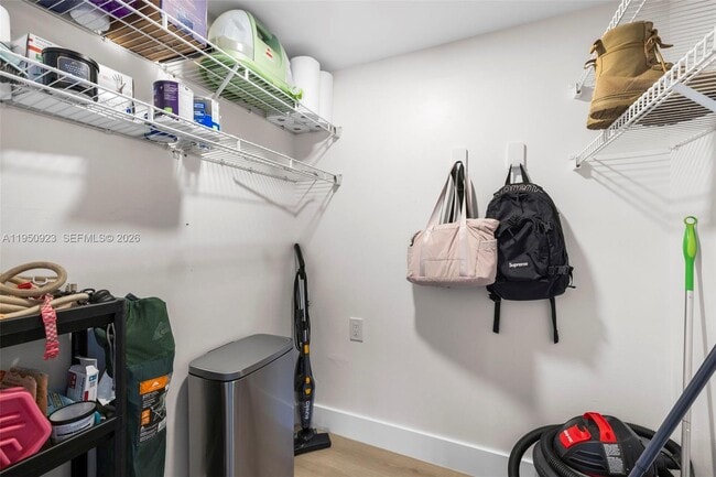 Building Photo - 6100 S Falls Cir Dr