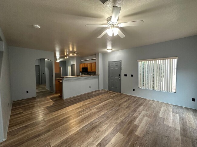 Building Photo - 2562 Land Rush Dr