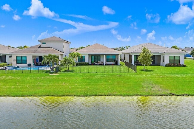 Building Photo - 15883 Key Biscayne Ln