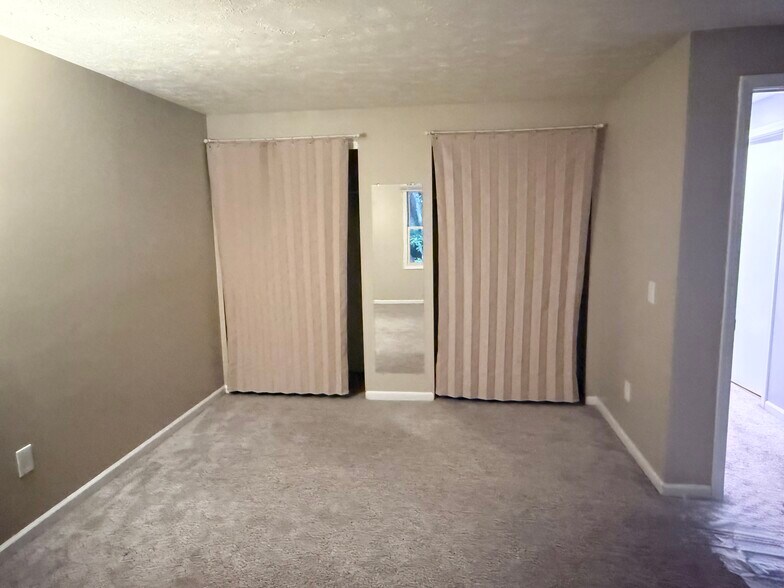 Building Photo - 1083 Cunningham Dr