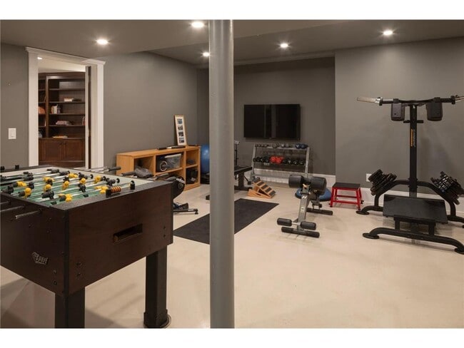 Building Photo - 2700 W Lake of the Isles Pkwy