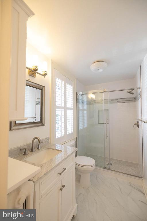 Building Photo - 407 N Washington St