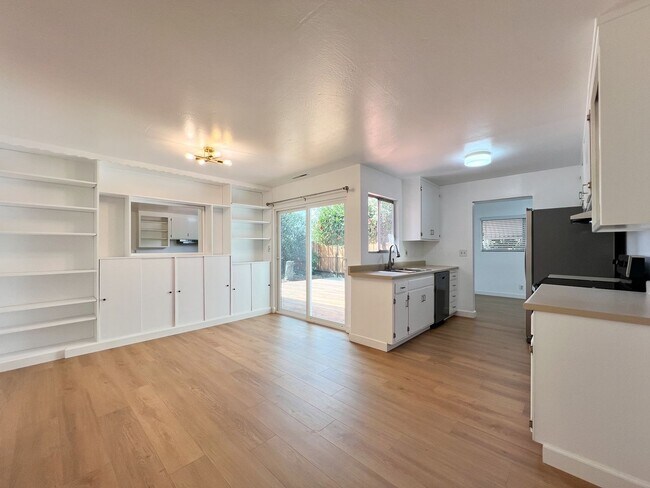 Building Photo - Updated Three Bedroom Napa Home