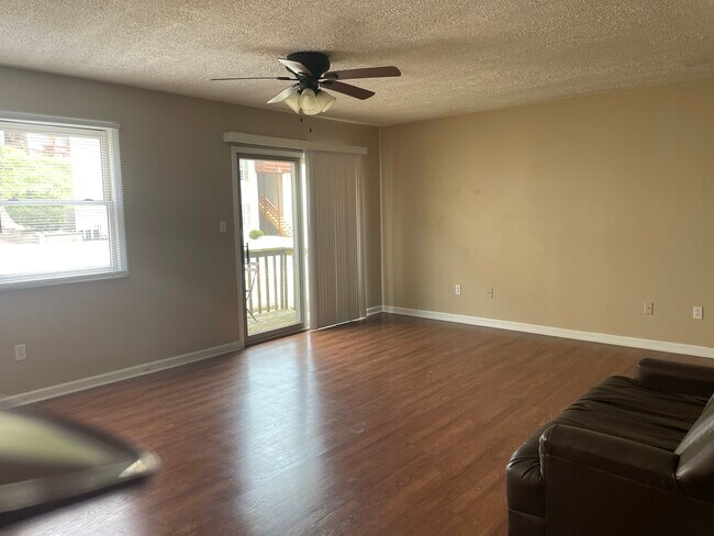 Building Photo - 206 Stone Gate Cir