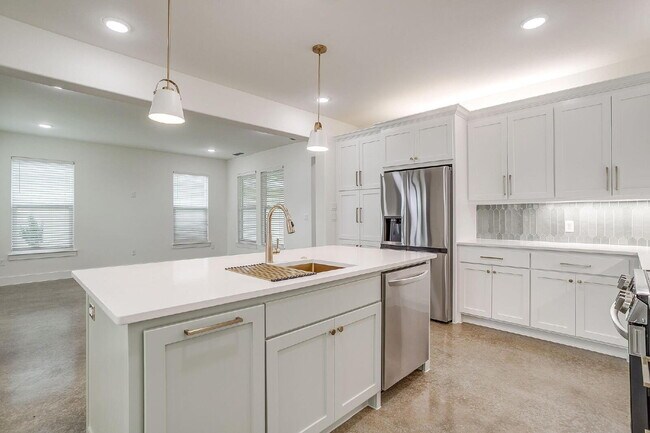 Building Photo - Brand New Custom 3 Bedroom Home in Granbury!