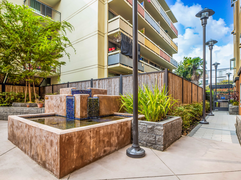 Resident Courtyard with Fire-pit + Lounge Seating - Varsity Berkeley