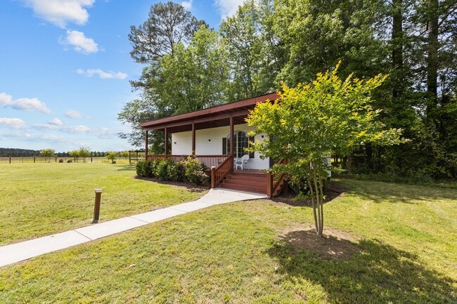 Building Photo - 2116 Las Flores Ln