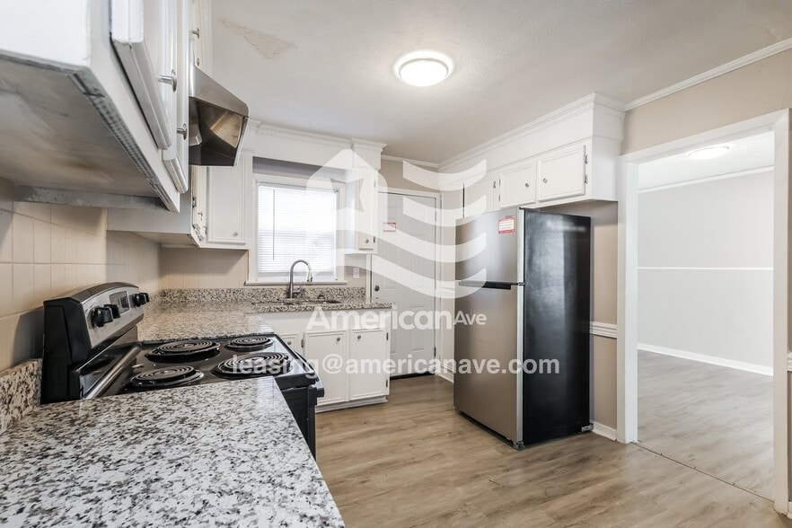 Building Photo - 816 Monterey St