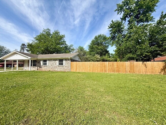 Building Photo - 2017 Fairfield Dr