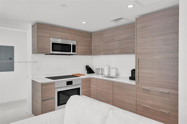 Building Photo - 1300 S Miami Ave
