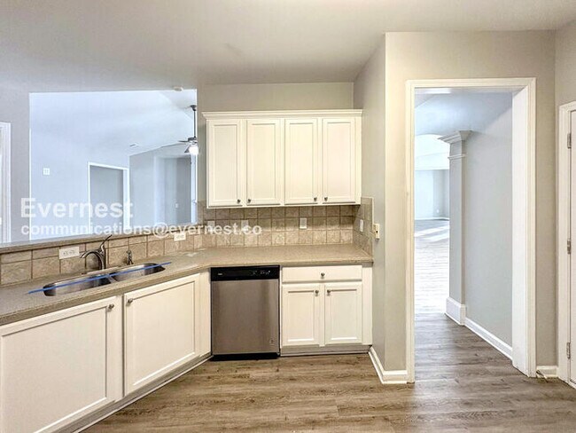 Building Photo - 2768 Summit Pkwy SW