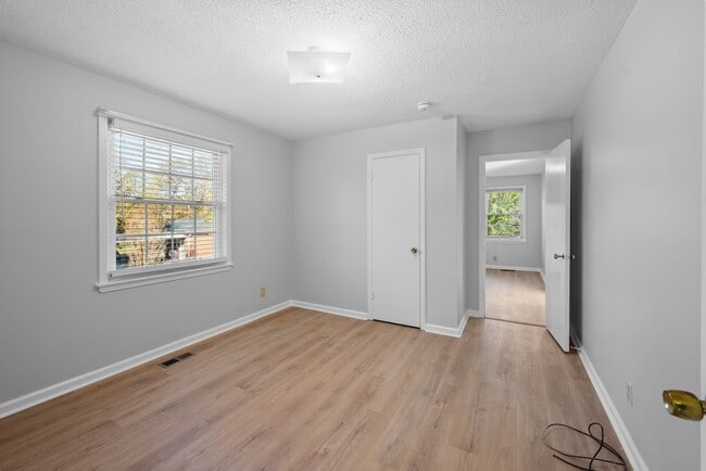 Building Photo - 4012 Oxbow Dr