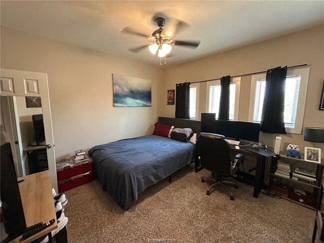 Building Photo - 806 Nimitz St