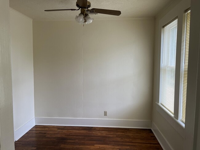 Building Photo - 817 6th St