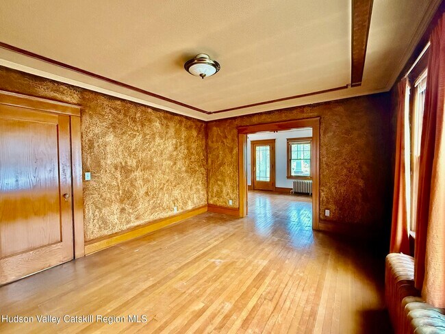 Building Photo - 421 Albany Ave