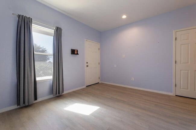 Building Photo - 2450 Keyhole Vw