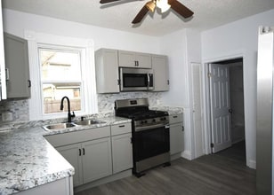 Building Photo - 72 Hall St