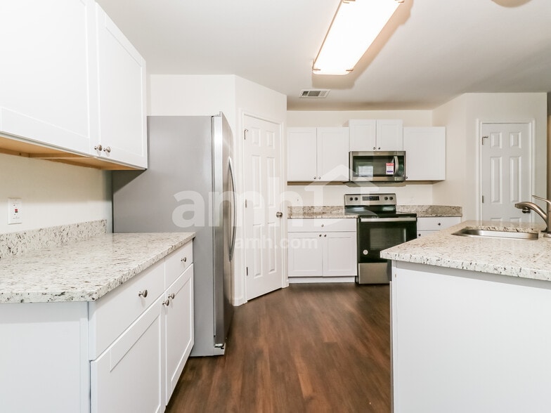 Building Photo - 118 Rinehardt St