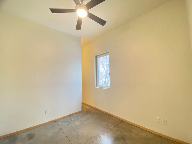 Building Photo - 1 MO. FREE RENT! Contemporary Retreat on Dunlap St.