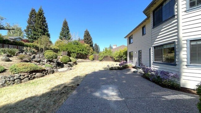 Building Photo - Walnut Creek Northgate neighborhood! Beaut...