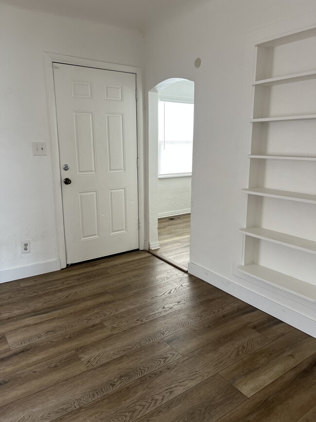 Building Photo - 83 E Pinehurst St