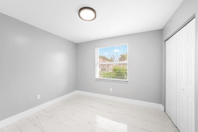 Building Photo - 5233 SW 155th Way