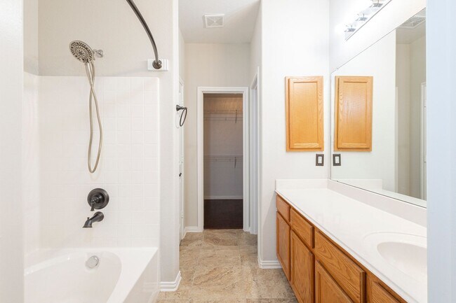 Building Photo - 1509 Heron Dr