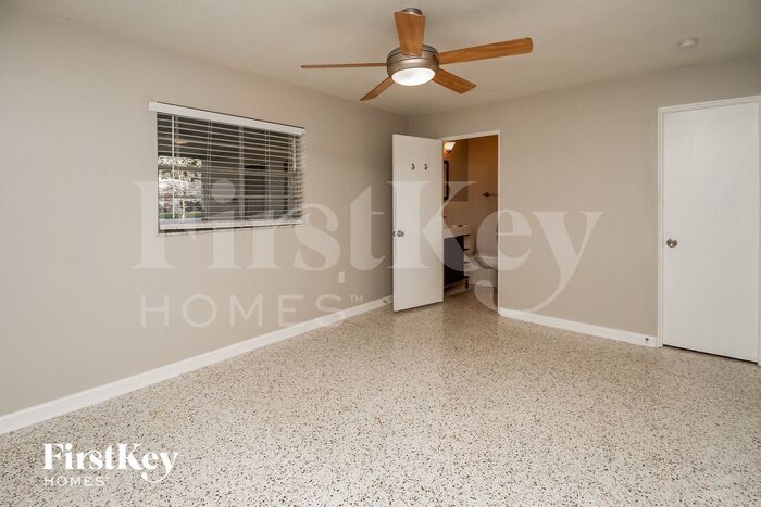 Building Photo - 909 Fort Ln Dr