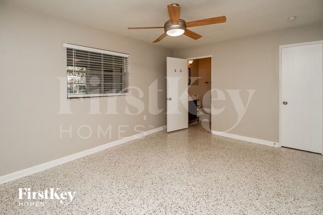 Building Photo - 909 Fort Ln Dr