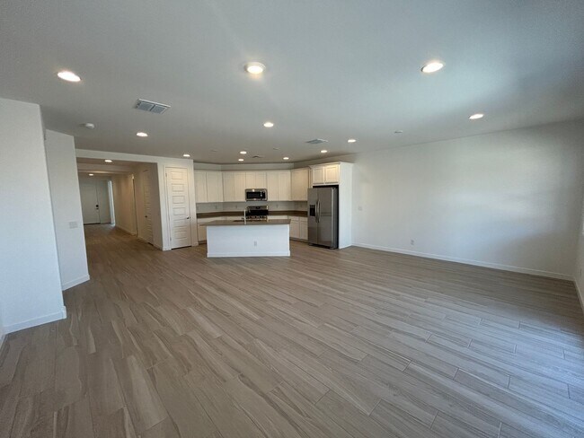 Building Photo - 5974 N 192nd Dr