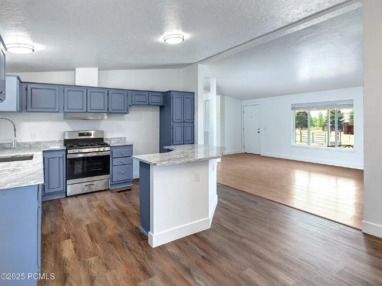 Building Photo - 380 W 2100 N