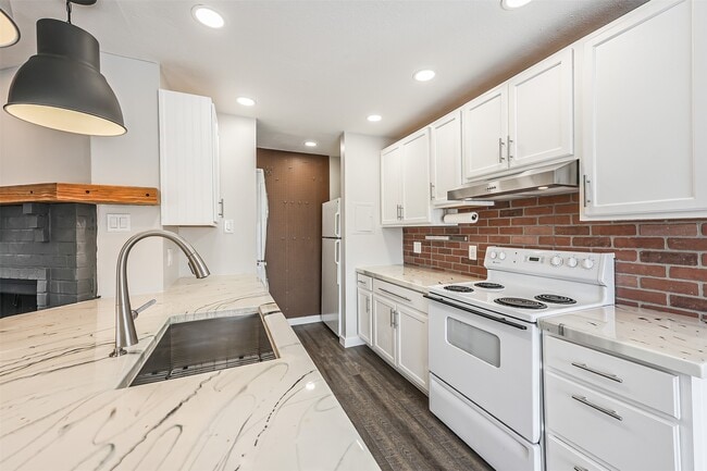 Building Photo - 1500 Bay Area Blvd