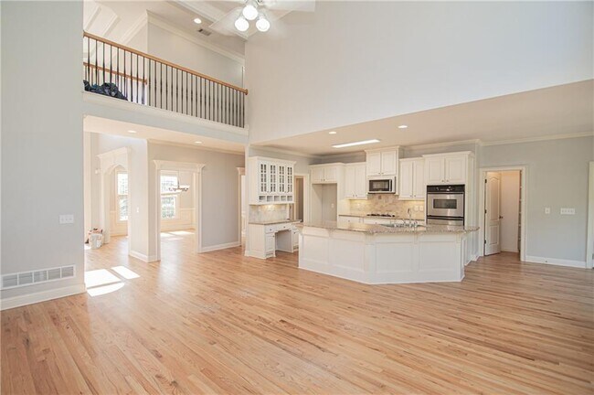 Building Photo - 4012 Erin Dr