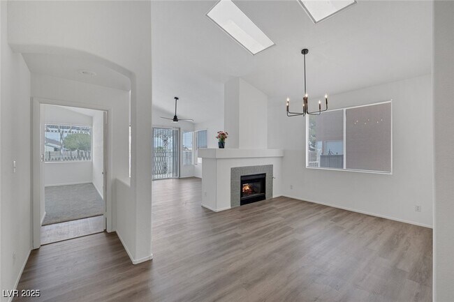 Building Photo - 6520 Lombard Dr