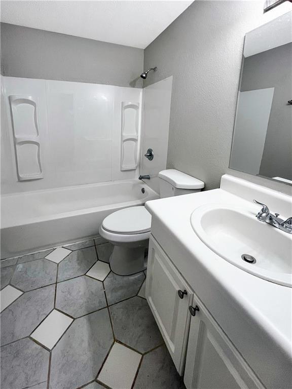 Building Photo - 43 Surrey Ct