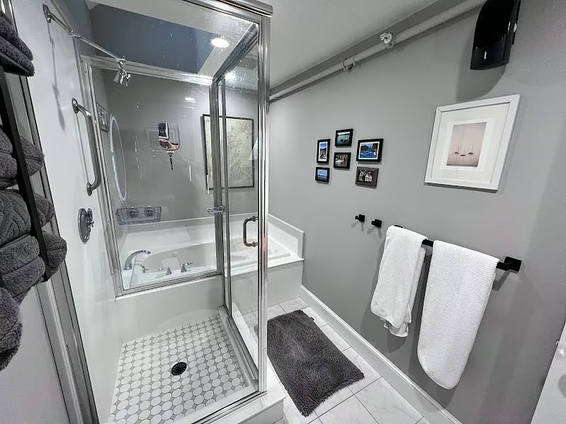 Building Photo - 127 Dodge St