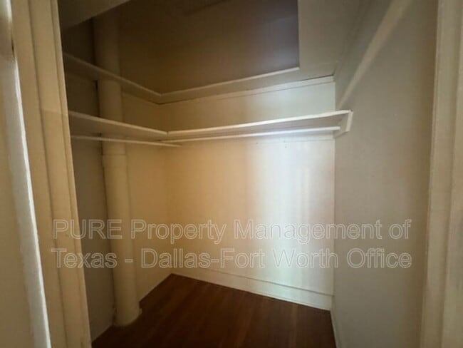 Building Photo - 3762 W 7th St