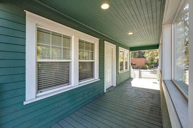 Building Photo - 2330 SW 170th Ave