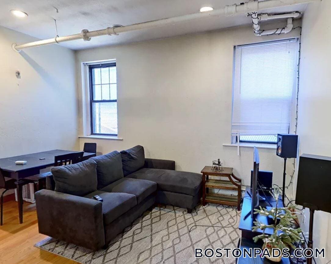 Building Photo - 204 Hemenway St