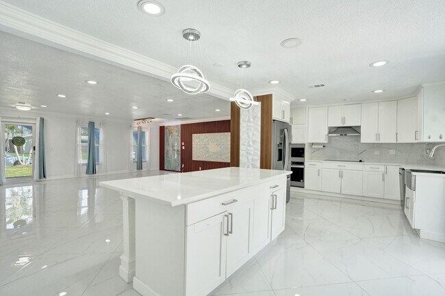 Building Photo - 855 NW 80th Terrace