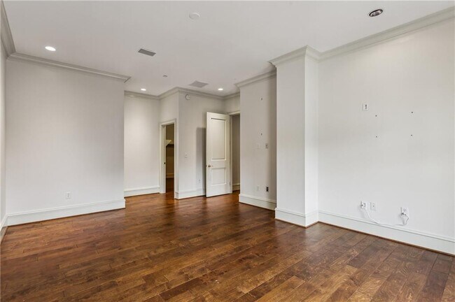 Building Photo - 2500 Peachtree Rd NW