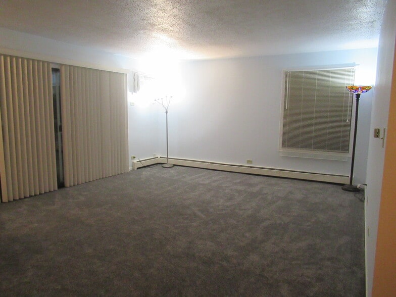 Building Photo - 9 Cedar Ct