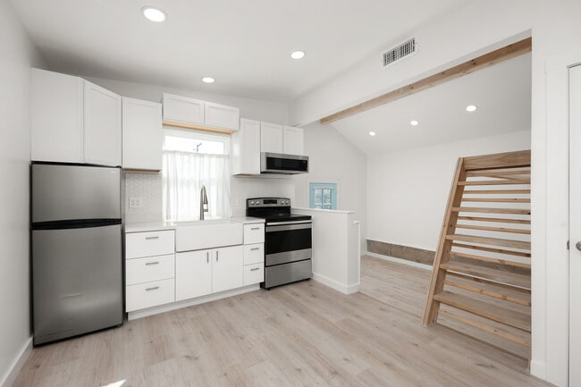 Building Photo - 66 E Ringgold St