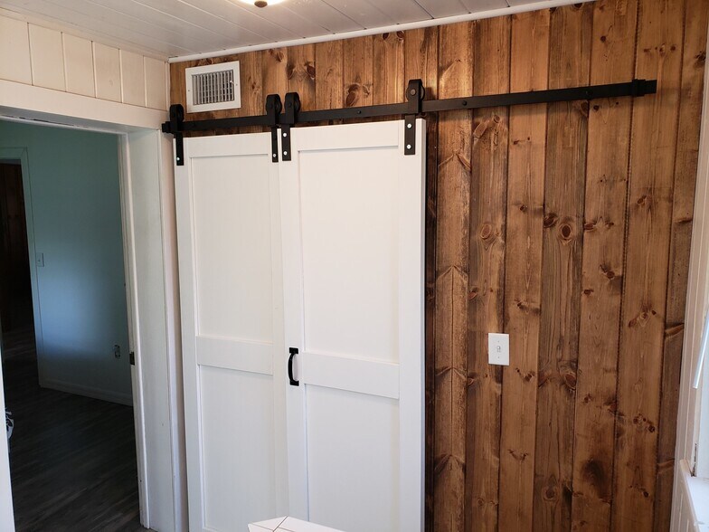 Building Photo - 712 N Warfield Ave