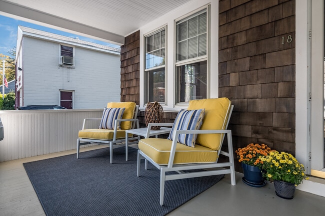 Building Photo - 18 Graves Ave